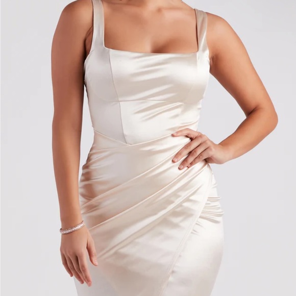 Ivory Satin Midi Dress 🤍 - Picture 4 of 7